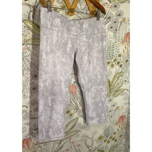 Alo Yoga White Python Crop Leggings M